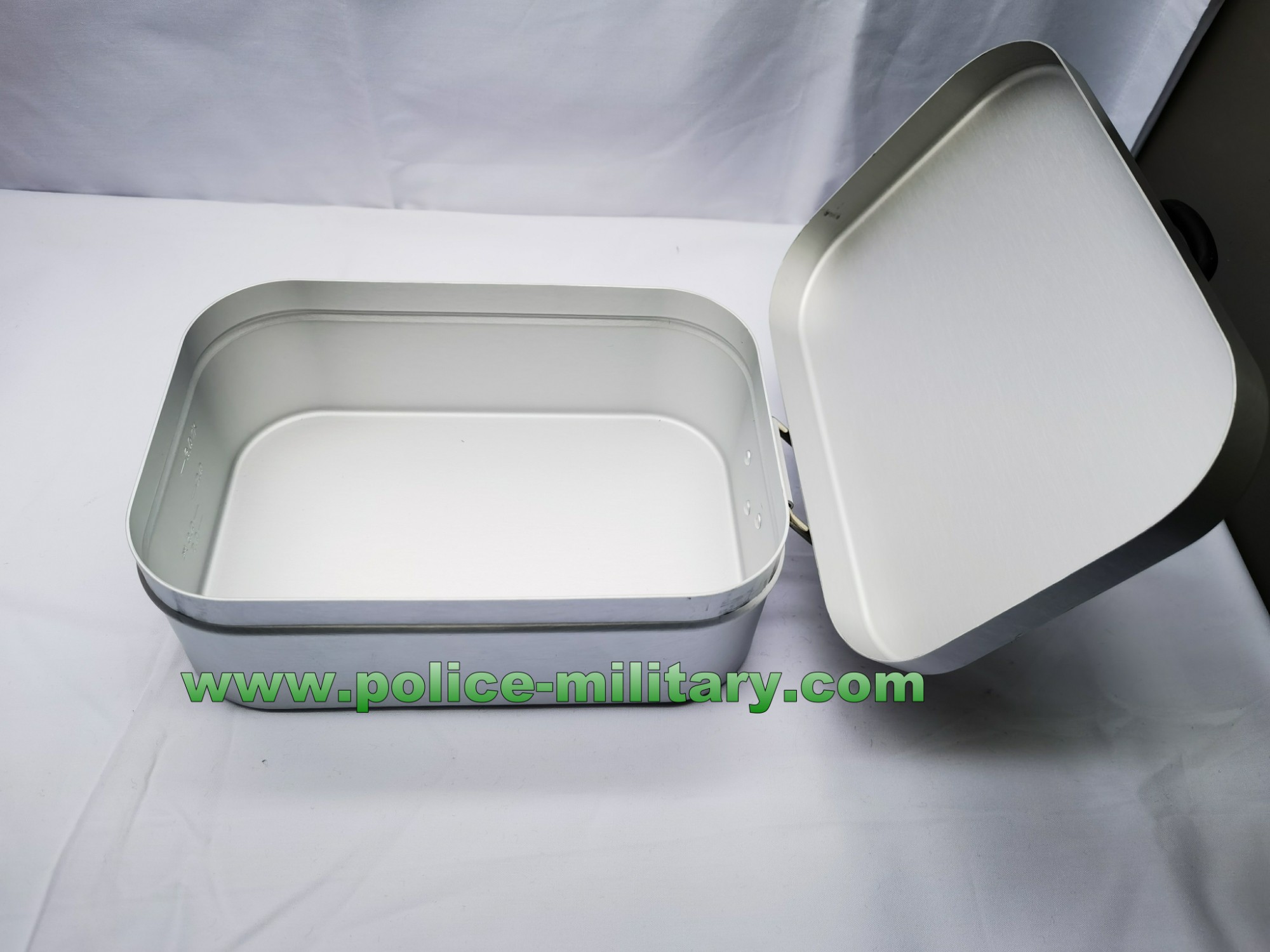 CB10835 JAPANESE MEDIUM MESS TIN